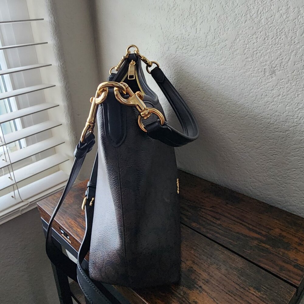 Laurel Shoulder Bag In Signature Canvas - Picture 4 of 8